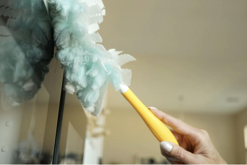 A Simple Weekly Cleaning Schedule for a Tidy Home dusting