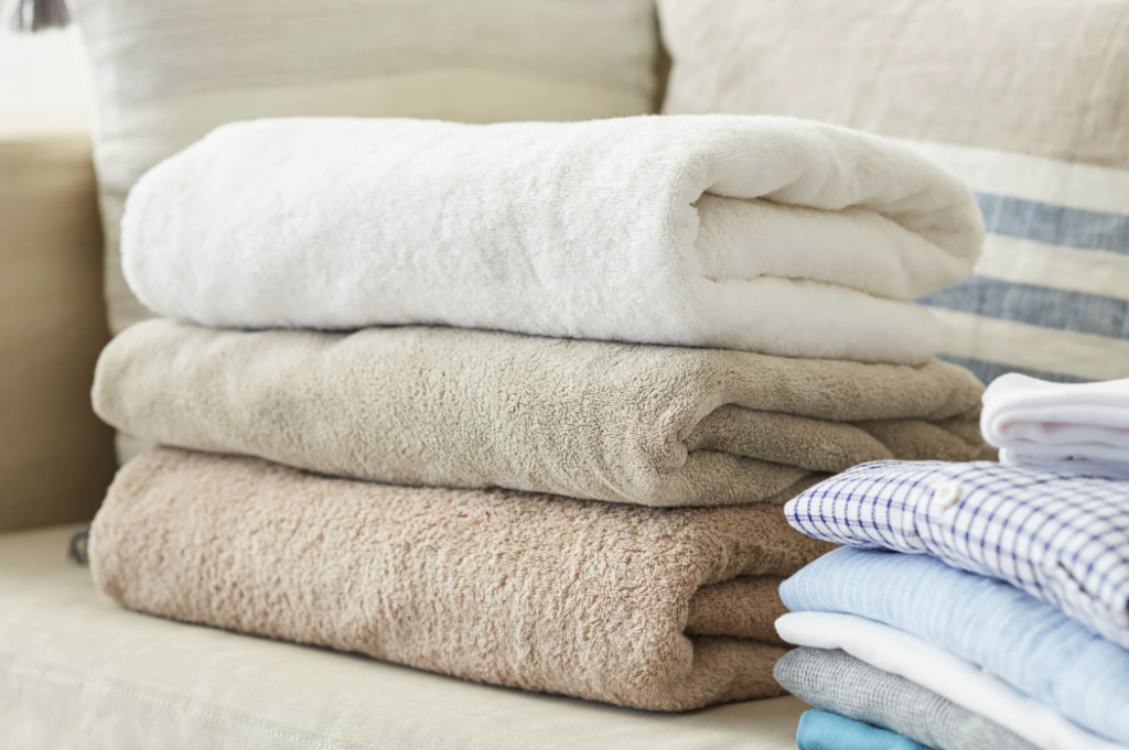 A Simple Weekly Cleaning Schedule for a Tidy Home laundry